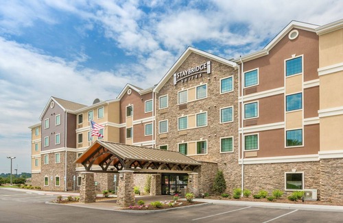 Canton Apartment | King Studio | Free Breakfast Buffet. Pool & Hot Tub Access.
