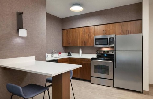 Williamsburg Hotel | King Studio | Mariott Williamsburg | Full Kitchen, Hot Breakfast, Pool