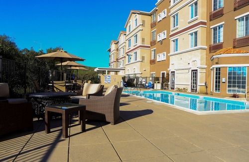 Milpitas Apartment | King Studio Suite w/Bathtub & Full Kitchen