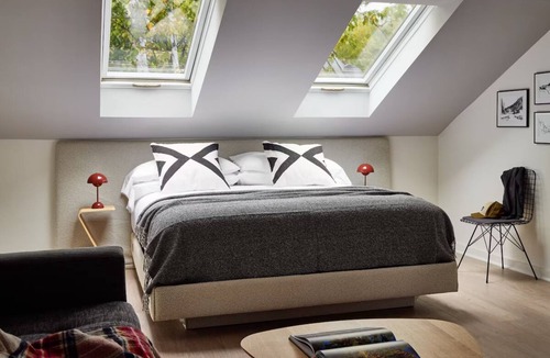Stowe Area Hotel | King Suite | Tälta Lodge, a Bluebird by Lark | Recreation Path & River Access