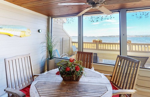 Fenwick Island House | Kings Grant modern home between the ocean and bay with W/D & gorgeous kitchen