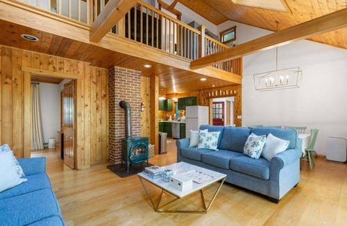 Jefferson House | Kinney Cabin: 5-Bedroom Lakefront Home