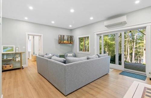 Jefferson House | Kinney Cabin: 5-Bedroom Lakefront Home
