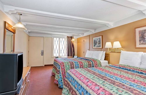 Tad Hotel | Knights Inn Charleston