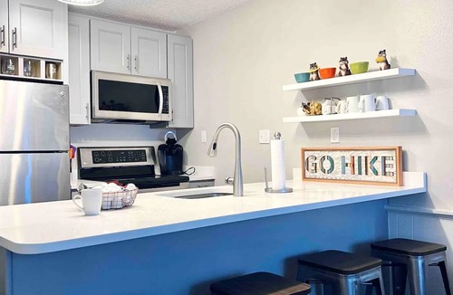 Jackson Condo | Knotty Chipmunk - Golf, Outdoor Pool + Story Land