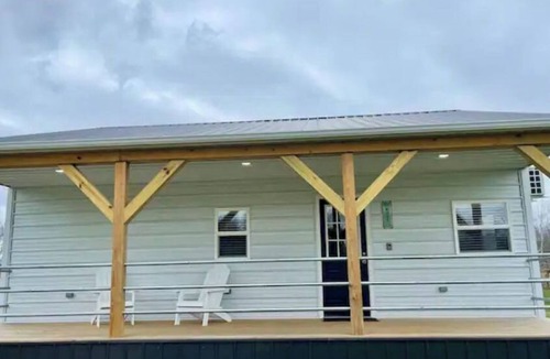 Carbon Hill House | Koby-NEW tiny home with shared fishing pond