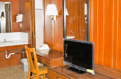 Sabetha Hotel | Koch Motel Sabetha, KS By OYO