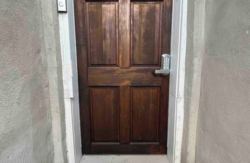 Baltimore Apartment | Kosher 2 Bedroom 1 Bath Apartment, In the Eruv, w/Kitchenette, Private Entry
