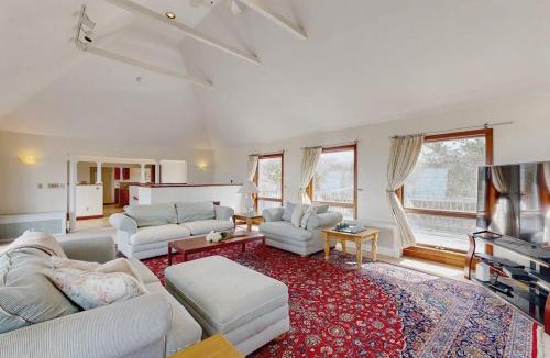 Prides Crossing House | La Casa De La Playa