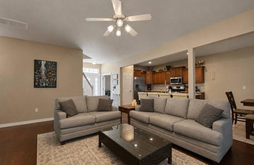 Jenks House | La Fleur Jenks | 5BR Near Tulsa & Tanger Outlets