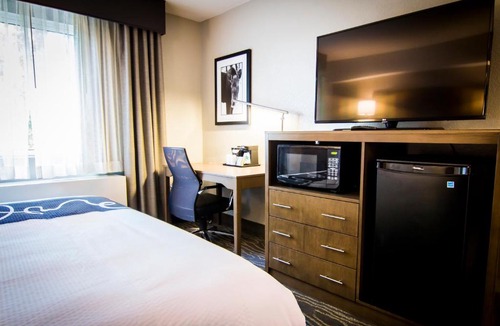 Spenard Hotel | La Quinta by Wyndham Anchorage Airport