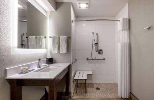 Spenard Hotel | La Quinta by Wyndham Anchorage Airport