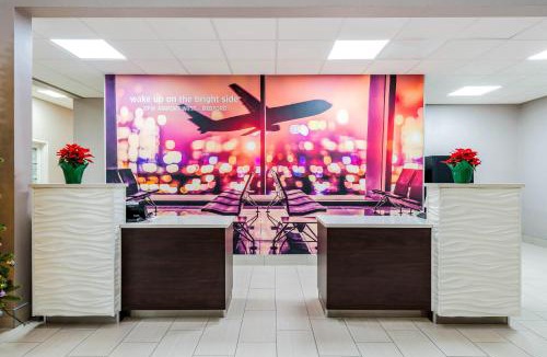 Bedford Hotel | La Quinta by Wyndham DFW Airport West - Bedford