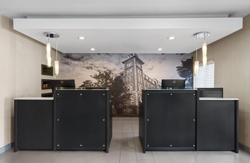 Fayetteville Hotel | La Quinta by Wyndham Fayetteville