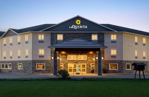 College Hotel | La Quinta by Wyndham Fairbanks Airport