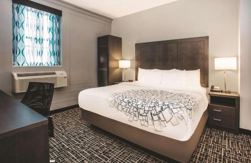 Downtown Baltimore Hotel | La Quinta by Wyndham Inner Harbor Downtown