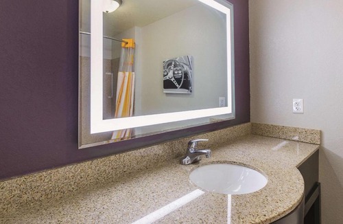 Bowling Green Hotel | La Quinta by Wyndham Bowling Green