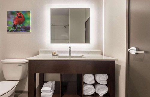 Bloomington Hotel | La Quinta Inn and Suites by Wyndham Bloomington