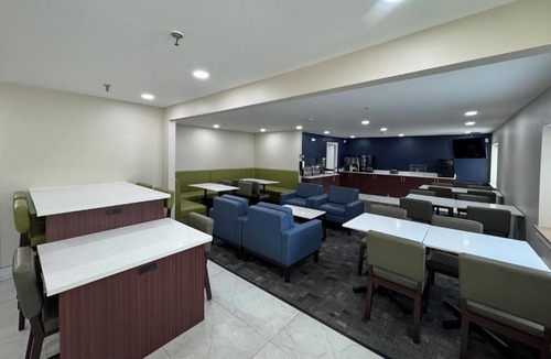 Auburn Hotel | La Quinta Inn by Wyndham Auburn Worcester