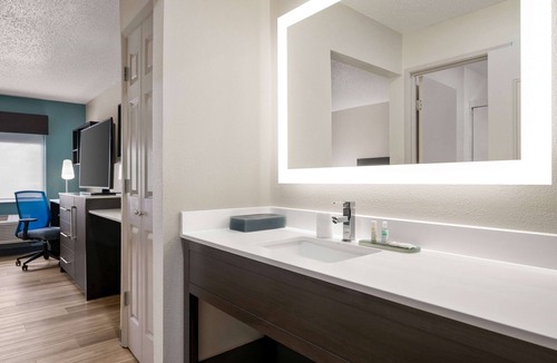 Tuttle Hotel | La Quinta Inn by Wyndham Columbus Dublin
