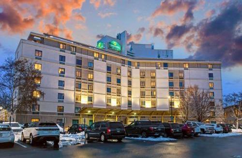 Assembly Square Hotel | La Quinta Inn & Suites by Wyndham Boston Somerville