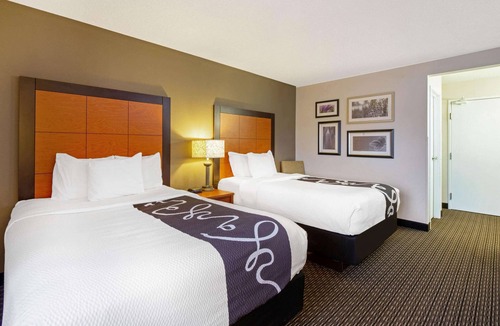 Harrisburg - Hershey Hotel | La Quinta Inn & Suites by Wyndham Harrisburg Airport Hershey