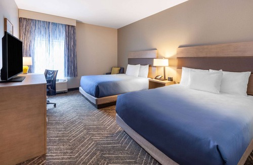 Scotchtown Hotel | La Quinta Inn & Suites by Wyndham Middletown-Goshen