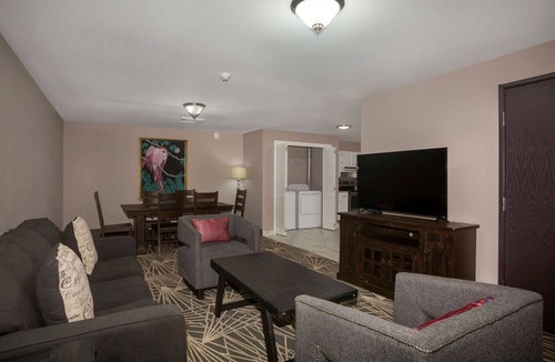 Branson Theater District Hotel | La Quinta Inn & Suites by Wyndham Branson
