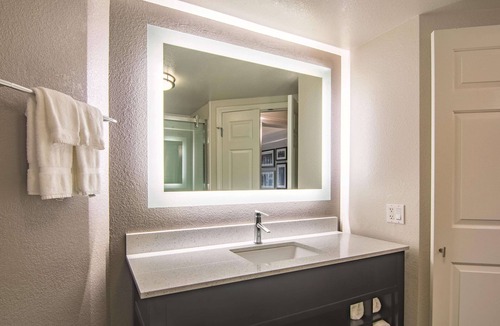 Norman Hotel | La Quinta Inn & Suites by Wyndham Oklahoma City Norman