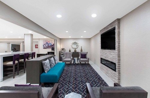Blue Springs Hotel | La Quinta Inn & Suites by Wyndham Blue Springs