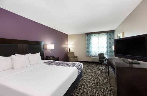 Blue Springs Hotel | La Quinta Inn & Suites by Wyndham Blue Springs