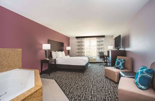 Russellville Hotel | La Quinta Inn & Suites by Wyndham Russellville
