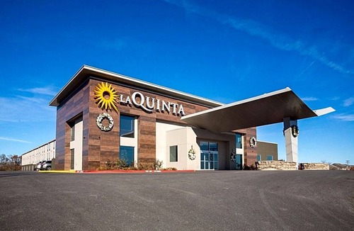 Branson Theater District Hotel | La Quinta Inn & Suites by Wyndham Branson