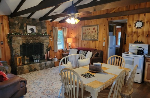 Naples Cabin | ⭐️Lake Access to Sebago Lake, Screen Porch, Fire Pit, 2.7 miles Downtown Naples