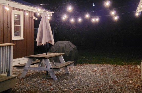 Naples Cabin | ⭐️Lake Access to Sebago Lake, Screen Porch, Fire Pit, 2.7 miles Downtown Naples