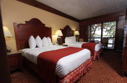 Cadiz Hotel | Lake Barkley State Resort