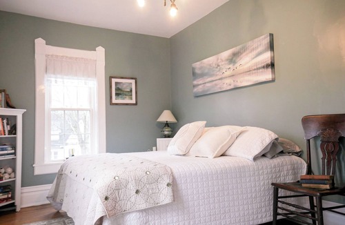 Hartville Hotel | LAKE FRONT beautiful 18th century restored home, modern amenities PRIME LOCATION