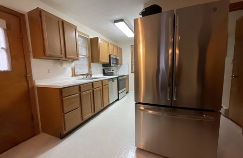 Higganum House | Lake Front home, dock w/2 kayaks, firepit, grill, pedal boat. Lv2 EV charger