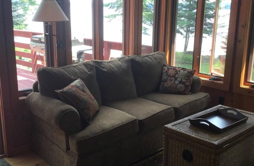 Madison House | Lake Front House ~ Fire pit ~ Canoes/Kayaks ~ Large Deck ~Grill - Secluded Beach
