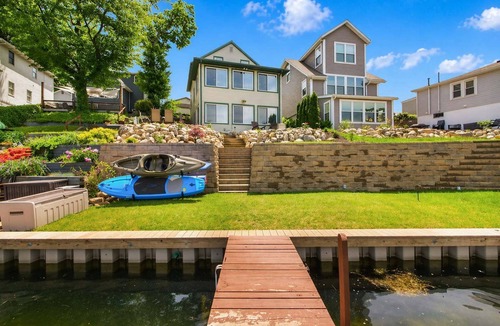 Portage Lakes House | Lake Front - Kayaks - Huge Game Room - Sleeps 8