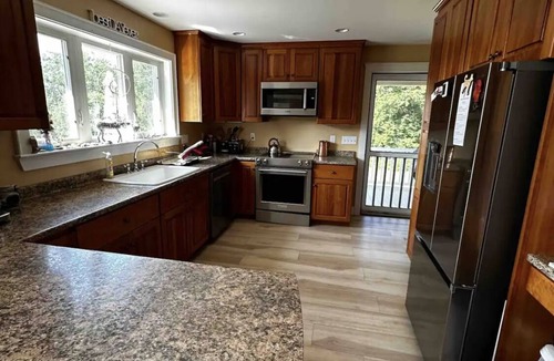 Mount Vernon House | Lake Front Life! Private Dock for 16+, HotTub, Boating, 6 Kayaks & Theatre Room