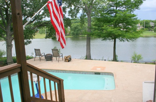 Jenks House | Lake Front Property With Swimming Pool In Quiet Neighborhood
