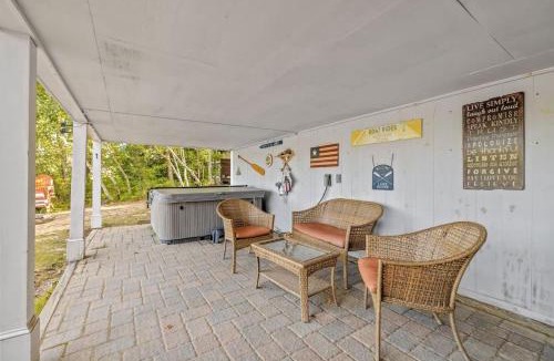 The Bays House | Lake Home with Private Beach and Hot Tub
