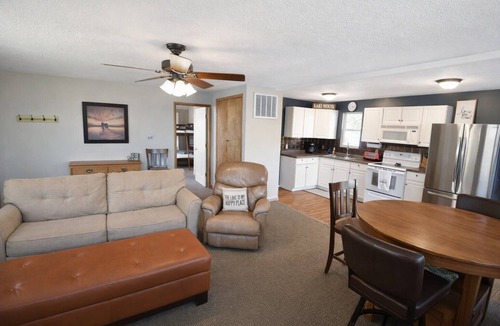 Alma House | Lake House at Lake Wabaunsee, Flint Hills: Hot Tub, Private Dock, Golf Course