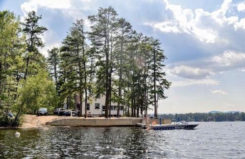 The Bays House | Lake House Retreat