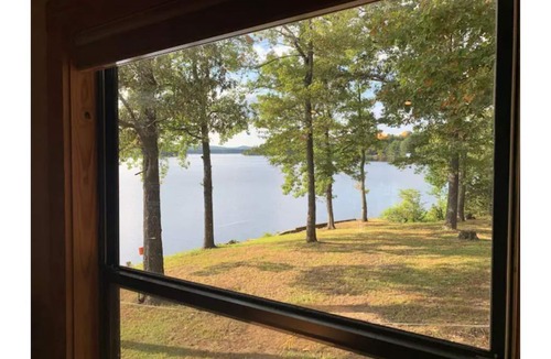 Houston House | Lake house with million dollar view & hot tub