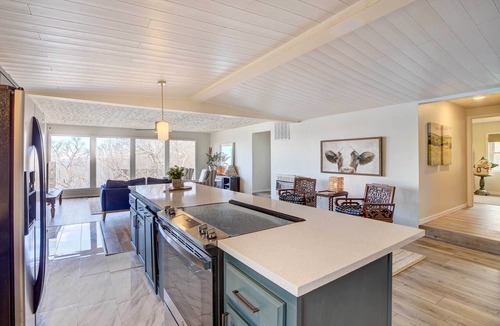 Locust Grove Cottage | Lake Hudson Home w/Patio in Locust Grove