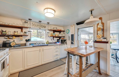 Penrod Cabin | Lake Malone Cabin Getaway! Dock, Fire Pit, Grill