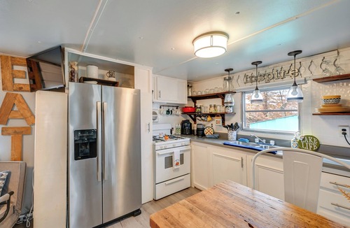 Penrod Cabin | Lake Malone Cabin Getaway! Dock, Fire Pit, Grill