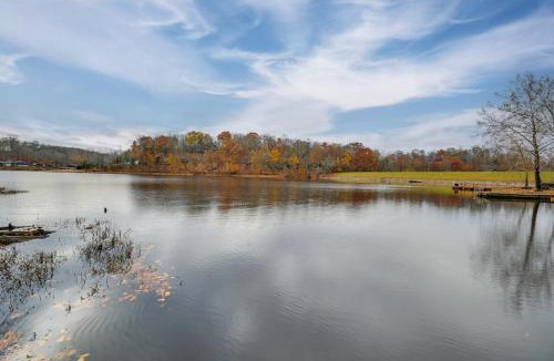 Penrod House | Lake Malone Cabin Getaway! Dock, Fire Pit, Grill